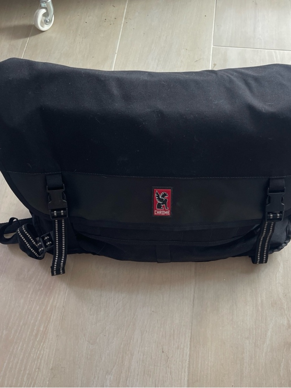 Chrome Black Messenger Bag 40L Metropolis